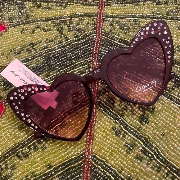 Brand New Circus Tortoise Heart Shaped Cat Eye Sunglasses w/ Rhinestones - Picture 2 of 16